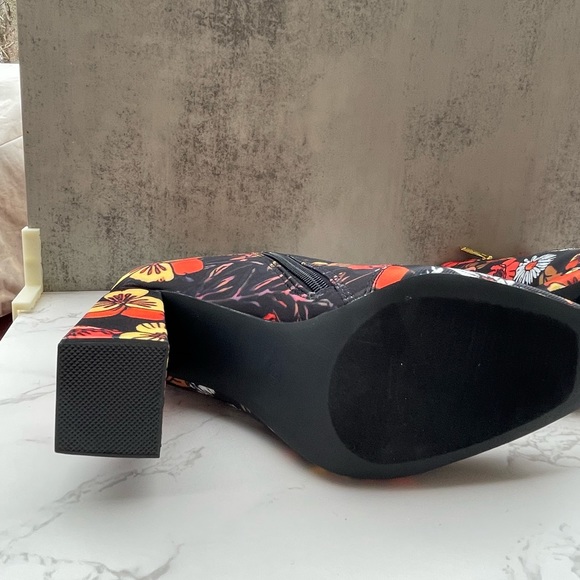 BRAND NEW w/Box.  Designer Inspired Ankle Boots - Picture 12 of 12